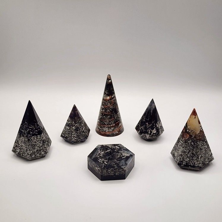 Orgonite Home Protection Set – 6 Piece EMF Shield and Energy Balancer | Crystal and Metal Mix for Full House Energy Grid
This handcrafted 6-piece Or