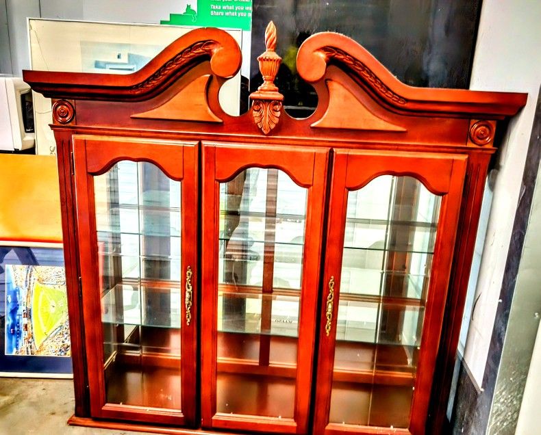 Beautiful China Display Cabinet $100
