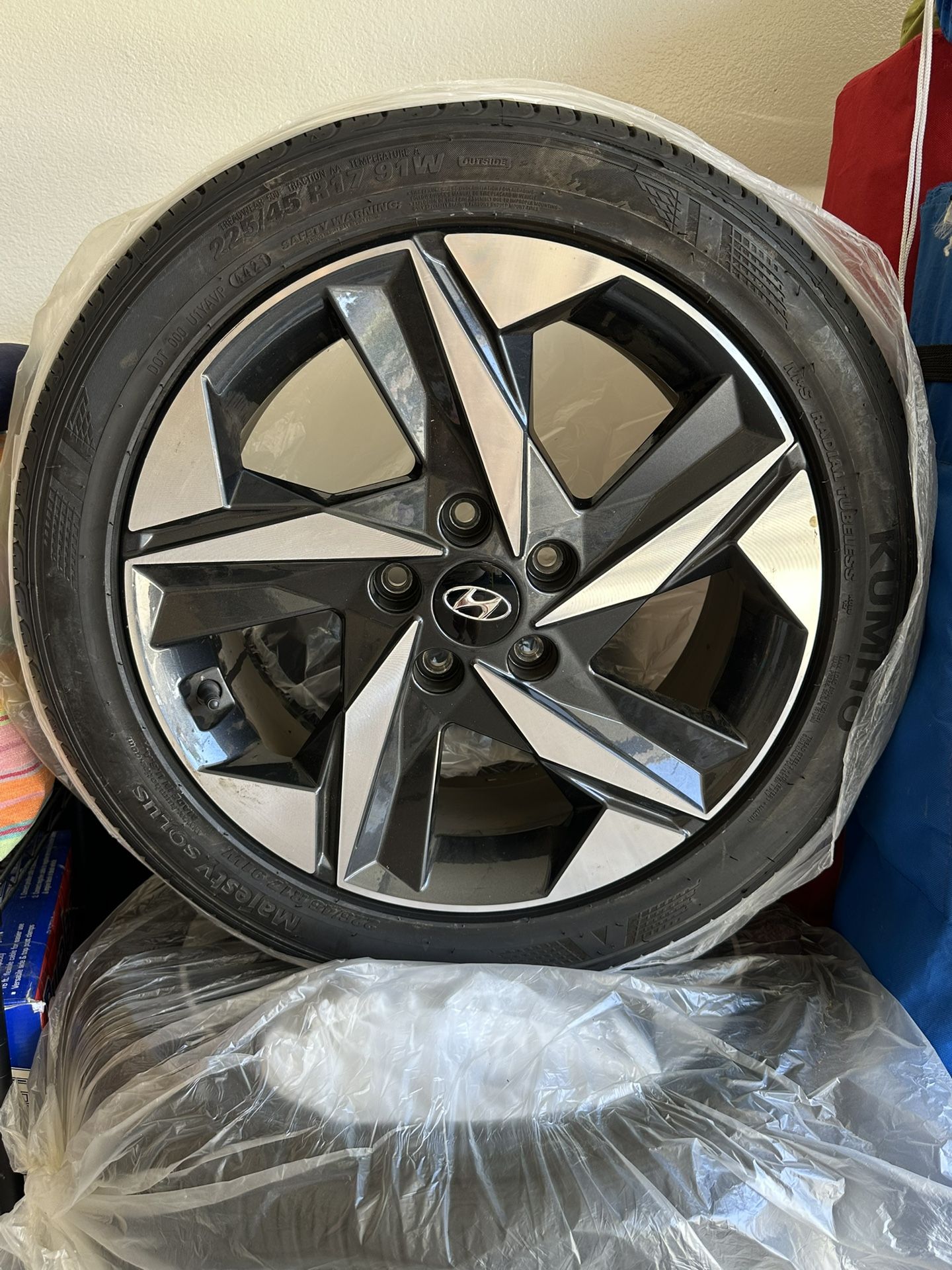 22 Hyundai Elantra Original Rim/tire Pkg
