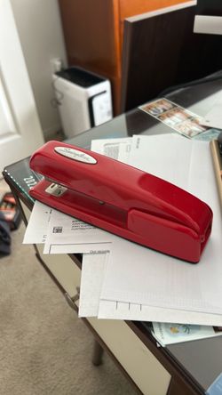 Red swing line stapler with staples