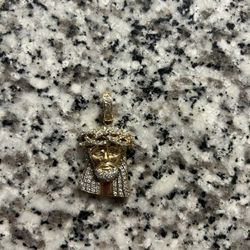 Natural Diamond Jesus Pendant 14kt