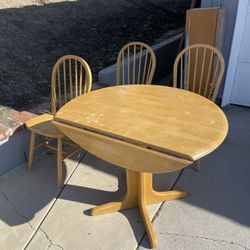 Table With 3 Chairs 