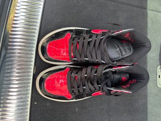 Air Jordan 1 Mid Black Red Patent – Men’s Size 7 – CD4270-100 – Used
