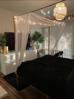 Gold Canopy Bed Frame (Queen)