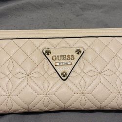 GUESS Full Sized Zipper Wallet 
