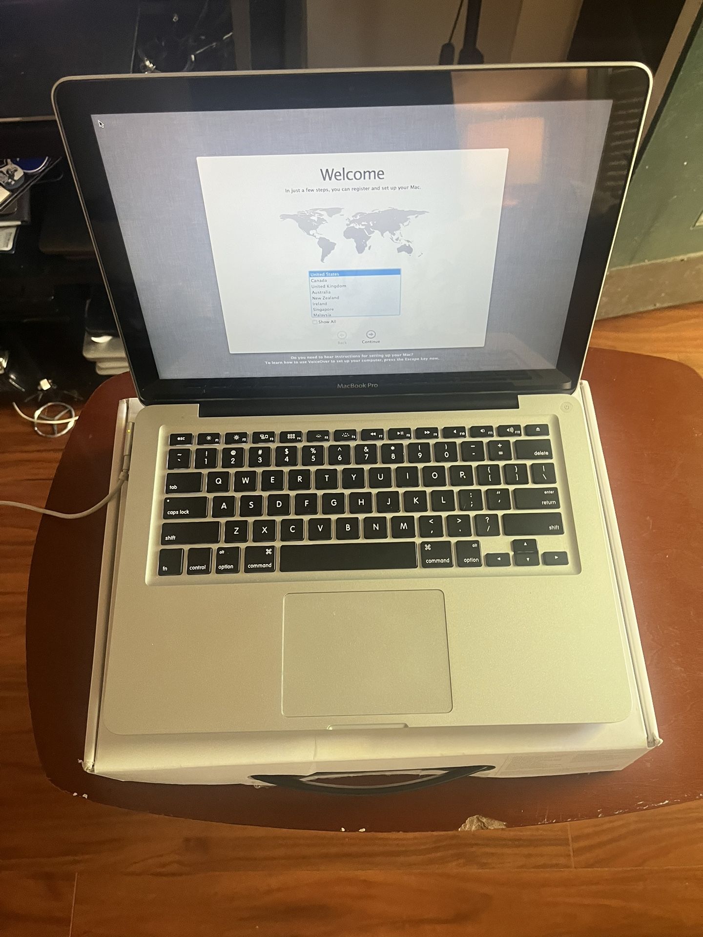 New! 2012 Apple MacBook Pro, Intel i5, 4GB, 512GB HARD DRIVssm