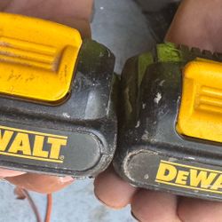 Dwalt batteries 12 Volt