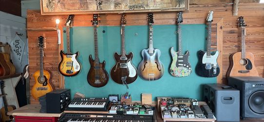 Guitar Shop Moving Sale. Winter Park