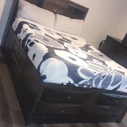 Queen Bedroom Set
