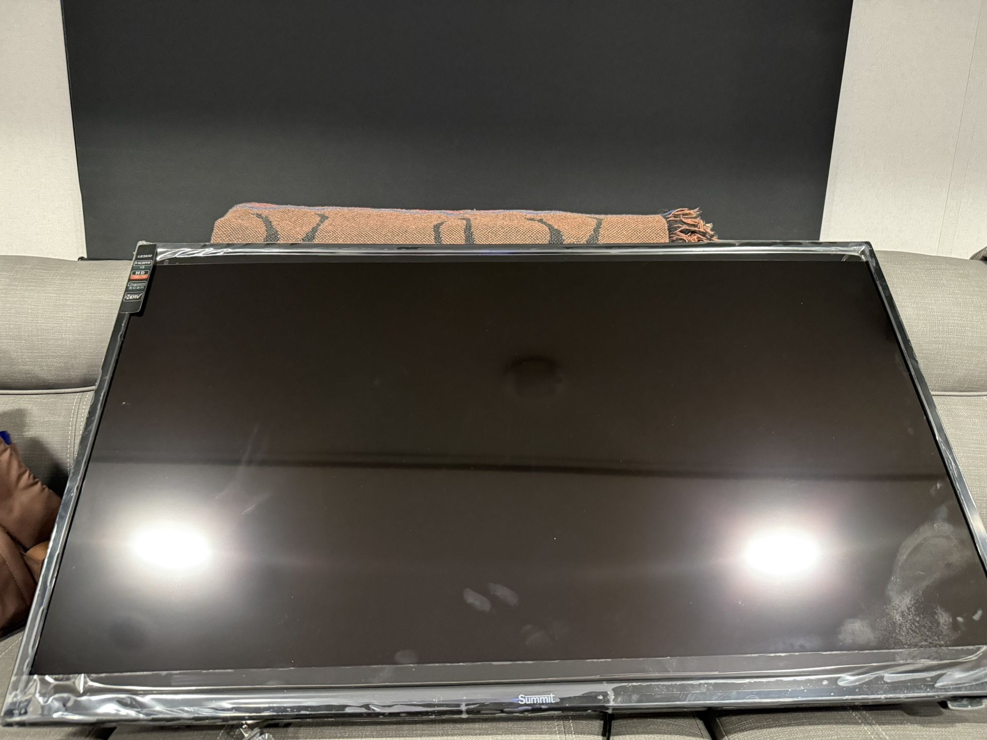 40” TV
