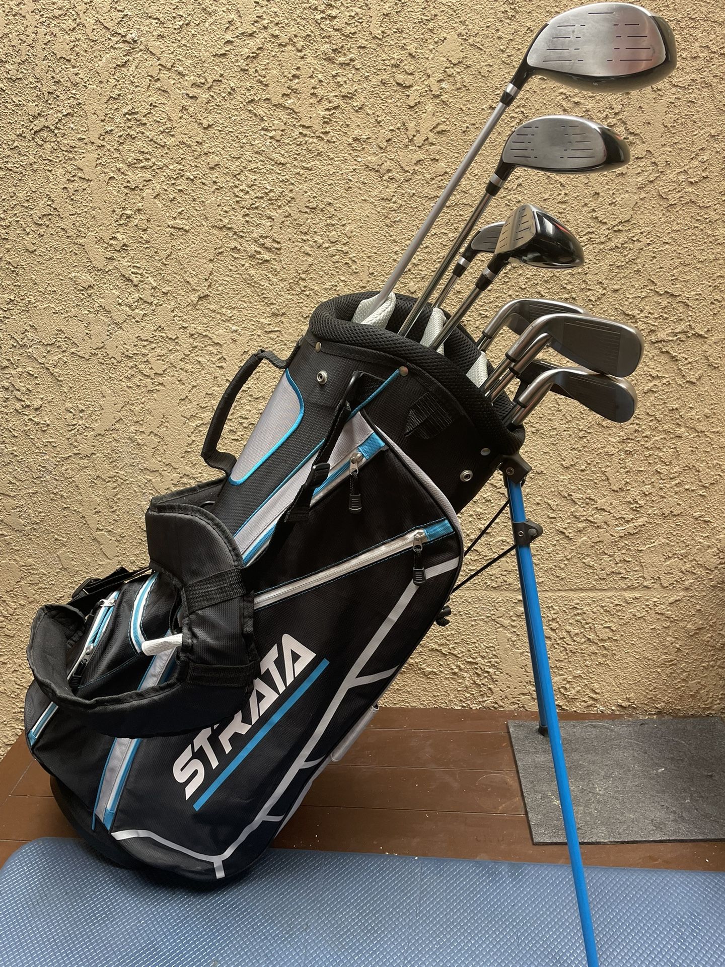 STRATA Full Set Man’s Club With Kick Stand Golf Bag (RH)Good Condition 