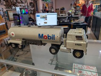 Vintage Ertl Mobil Oil Tanker Truck Toy Advertising Diecast Collectible