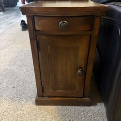 End Table With Charging 
