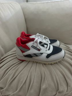 Boys shoes size US10 Reebok