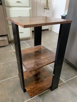 Nice Wood Side/End Table