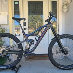 2022 Trek Slash 9.8 XT Large