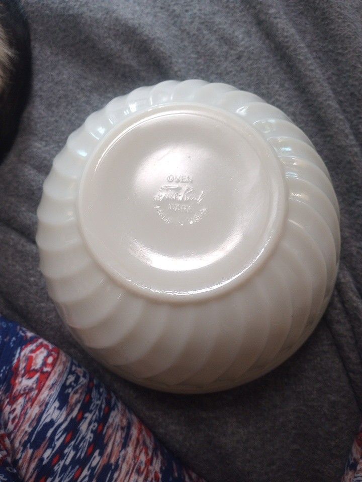 Milk glass Bowl