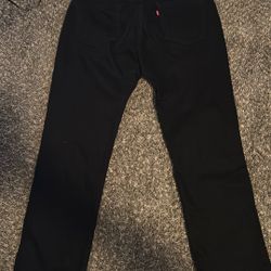 2 Men’s Levi Jeans
