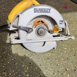 DeWalt 15 amps 7-1/4 in. Corded Brushed Circular Saw Tool Only