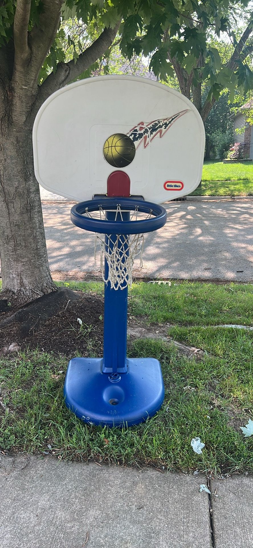 Little tikes adjustable basketball hoop. Has marks from play a net has a rip. Netting is stained/decal is peeling