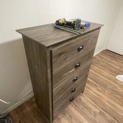 Dresser 