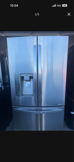 LG Refrigerator everything works