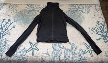 Women’s Lululemon Jacket With Mesh Back  Size 4