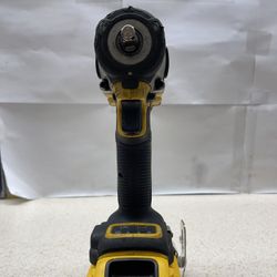 Dewalt Dcf921 1/2 13mm Compact Wrench Only One Battery No Charger Working Great.