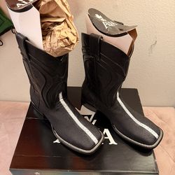 Size 12EE Stingray Cowboy Boot Brand New With Box