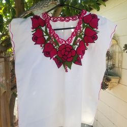 Women's Size Medium Mexican Embroidered Blouse