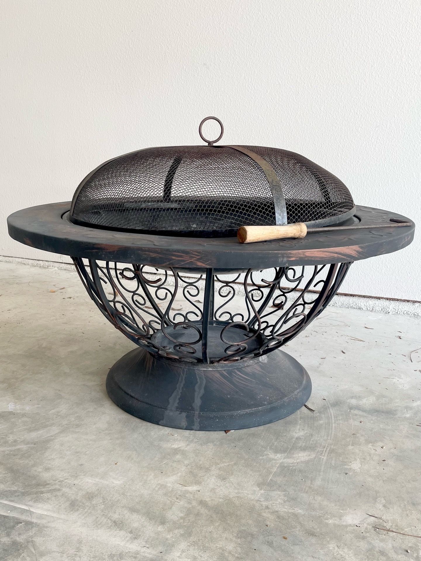 Sorbus 30โ Fire Pit โ Complete Set w/ Screen & Poker โ MUST GO ASAP!