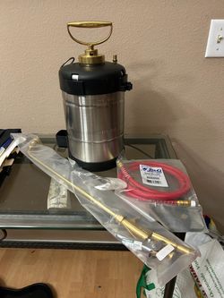 Brand new 1 Gallon B&G sprayer