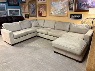 ROBINSON & ROBINSON Sage Green U-Sectional w/ Chaise Lounger