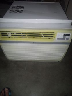 LG window mount  air conditioner 18000 btu