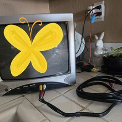 Y2K tiny tv (perfect for your kitchen)