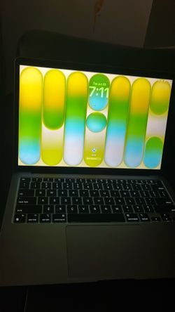 Apple MacBook Air M1 Chip- fast& Lightweight