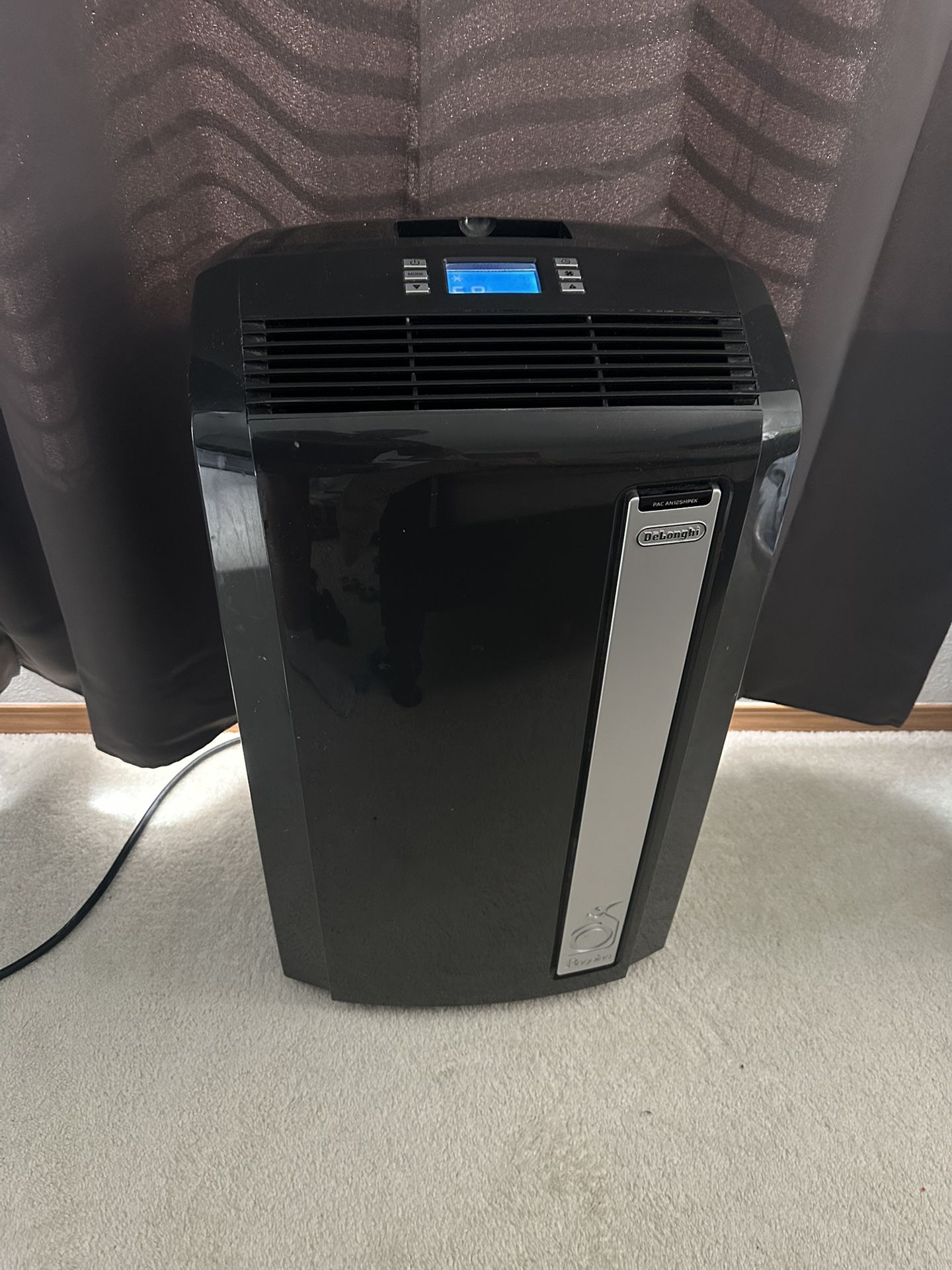 Delonghi 10k BTU Portable AC Unit Blows COLD 🥶 (450sqft)