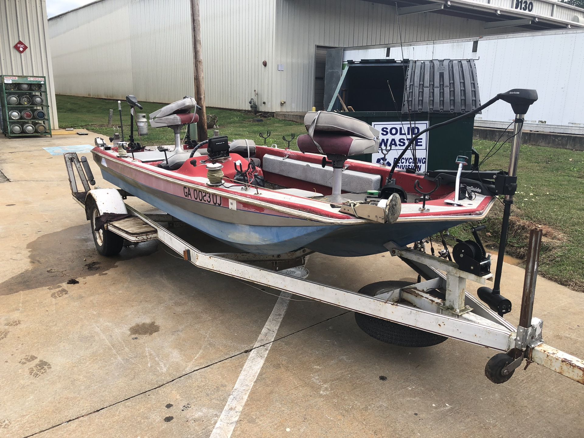 15 foot bass boat set up for electric only lakes for Sale in Mansfield, GA OfferUp
