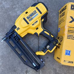 DEWALT 20V MAX XR 16-Gauge Lithium-lon Cordless Finish Nailer (Tool Only)