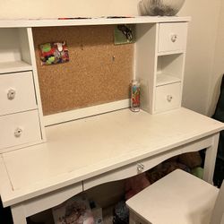 White Desk And Chair