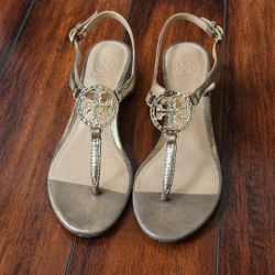Tory Burch Daisy Heeled Sandals Gold Metallic Crystal Logo Size 6
