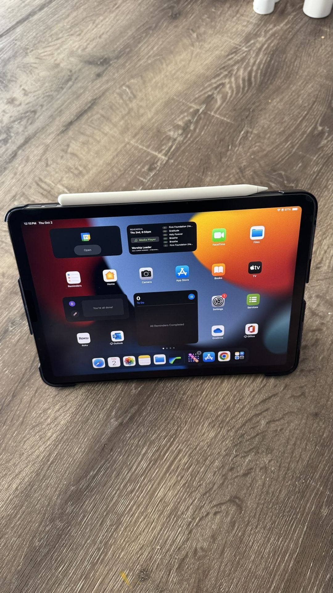 Apple iPad Air (10.9-inch, Wi-Fi, 256GB) - Space Gray With Apple Pencil
