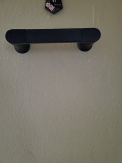 New towel ring, I have 4 in boxes. Hablo Español