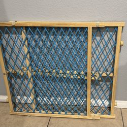 Evenflo Baby Gate (USED 1 TIME)