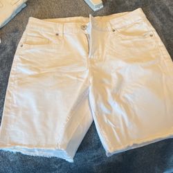 White Jean Short Sz. 8/29