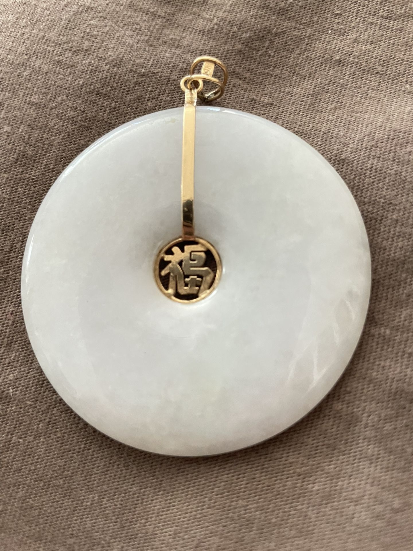 Large Vintage 14K Yellow Gold White Lavender Jade Round Disc Pendant