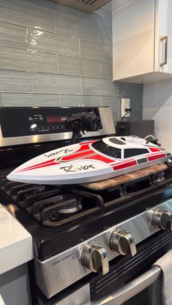 Helion Rivos 24” Brushless RC Boat