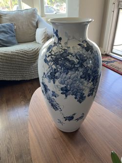 Large Chinese Porcelain Vase