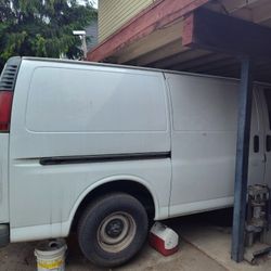 2002 GMC Savanna 1500 For Parts 