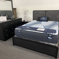 BEDROOM SET FLOOR MODEL DISPLAY 4 Pcs $699